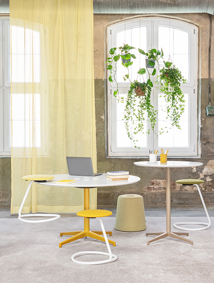 Kinnarps_Materia_Rocca_stool_cap-stool.jpg