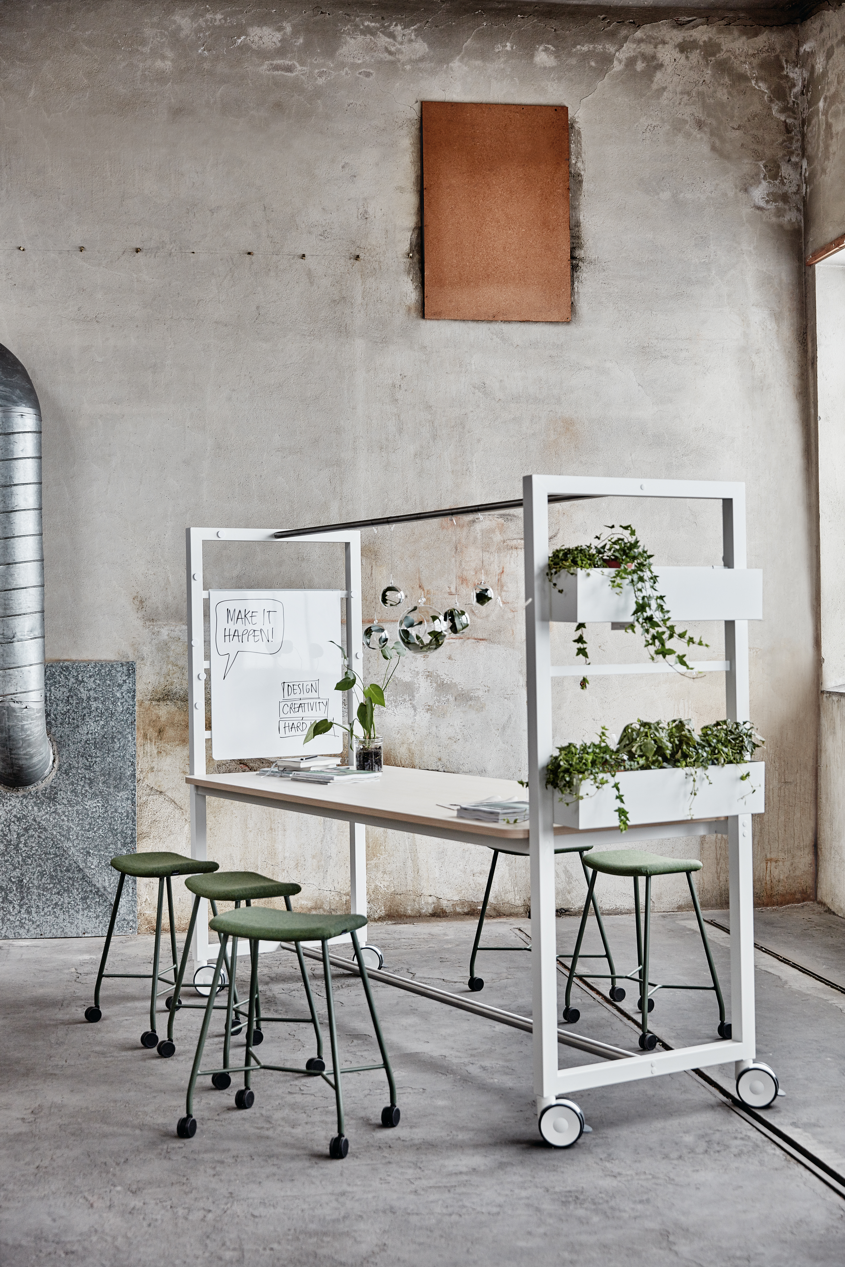 MATERIA Vagabond table + Motus stool interior 5.jpg
